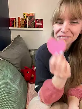 Snapshot of thigh_hi chatting on 01.21.25 thigh hi online show from 01.21.25