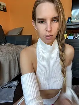 Snapshot of thigh_hi chatting on 10.13.25 thigh hi online show from 10.13.25