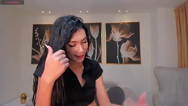 NiaSalvatore online show from 02.23.25