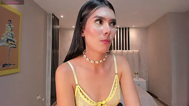 NiaSalvatore online show from 02.27.25