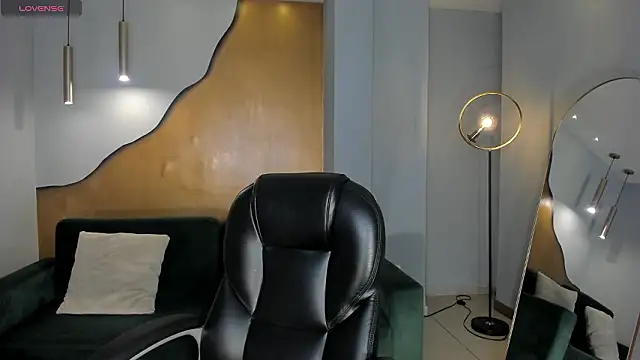 NiaSalvatore online show from 02.05.26