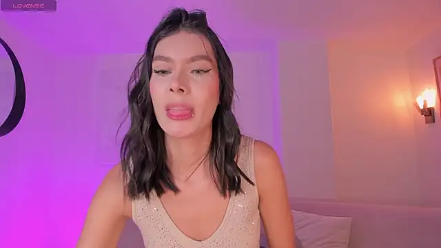 NiaSalvatore online show from 04.16.26