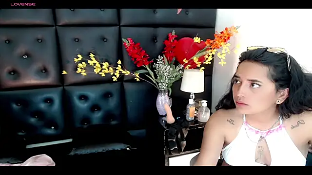 Carolaine01 online show from 02.20.25