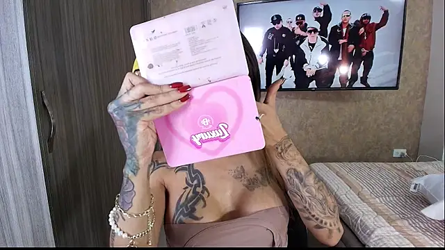 Snapshot of sexy_melany_xxx chatting on 12.05.24 sexy melany xxx online show from 12.05.24