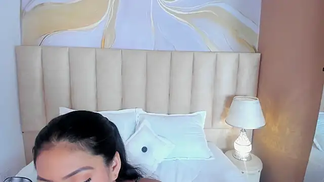 Snapshot of AbieHills chatting on 02.08.25 AbieHills online show from 02.08.25