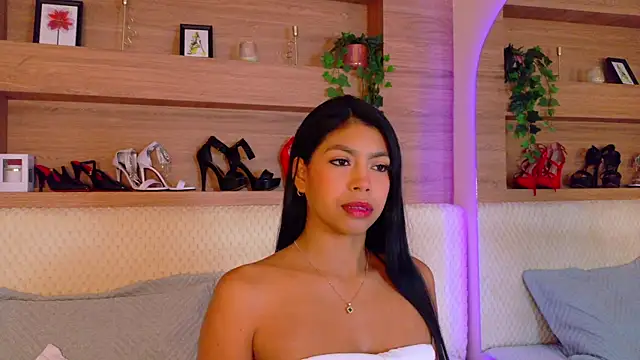 Snapshot of AbieHills chatting on 11.30.25 AbieHills online show from 11.30.25