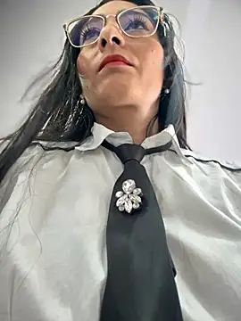 BELLA--26 online show from 10.29.25