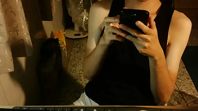 Snapshot of KYU890428 chatting on 10.25.25 KYU890428 online show from 10.25.25