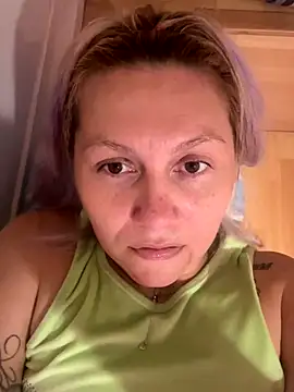 Snapshot of sunnyymonnay chatting on 09.21.25 sunnyymonnay online show from 09.21.25