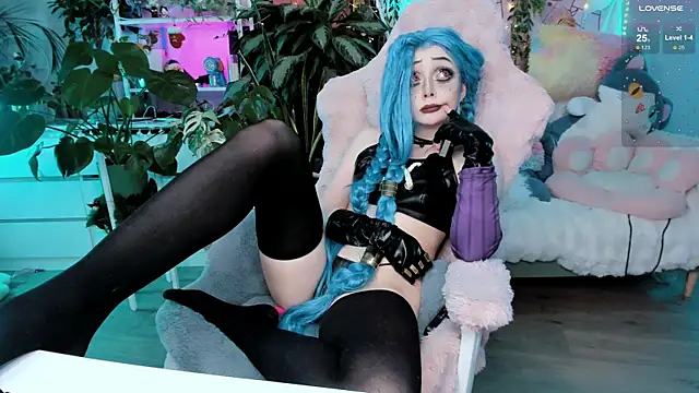 Snapshot of cutelittlepuff chatting on 02.08.25 cutelittlepuff online show from 02.08.25