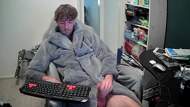 Snapshot of onesieboyx chatting on 12.05.25 onesieboyx online show from 12.05.25