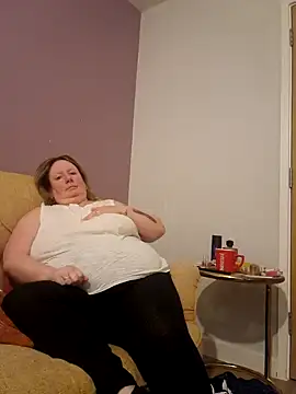 Snapshot of curvy_girl71 chatting on 01.05.25 curvy girl71 online show from 01.05.25