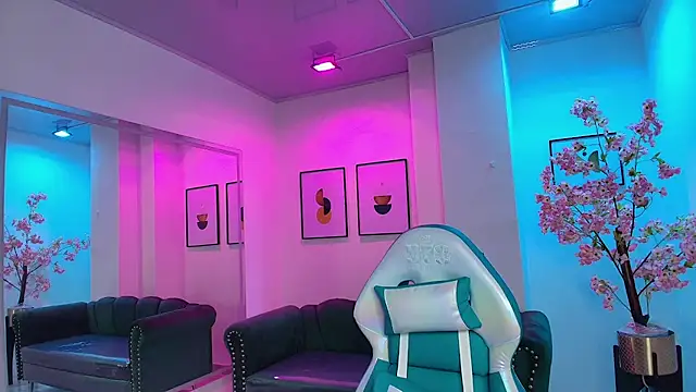 Snapshot of Arianna_sweeet chatting on 03.08.25 Arianna sweeet online show from 03.08.25