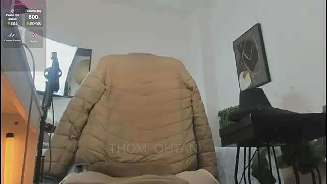 Snapshot of Thom_Ohtani chatting on 05.26.26 Thom Ohtani online show from 05.26.26