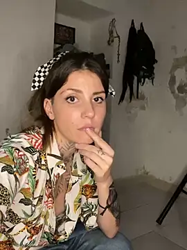 Snapshot of Izy_cute_ chatting on 01.17.25 Izy cute online show from 01.17.25