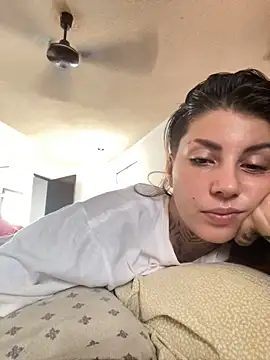 Snapshot of Izy_cute_ chatting on 10.05.25 Izy cute online show from 10.05.25