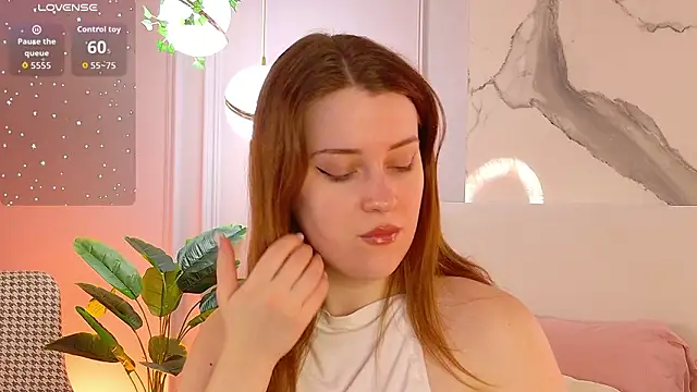 Snapshot of EllieGarson chatting on 02.09.26 EllieGarson online show from 02.09.26