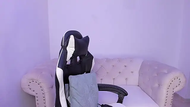 Santiago huntt online show from 10.13.25