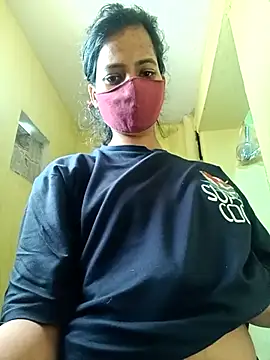 Snapshot of Pooja_cut chatting on 11.24.25 Pooja cut online show from 11.24.25