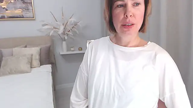 Snapshot of AnnyUBright chatting on 03.20.25 AnnyUBright online show from 03.20.25