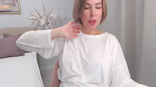 Snapshot of AnnyUBright chatting on 11.08.25 AnnyUBright online show from 11.08.25