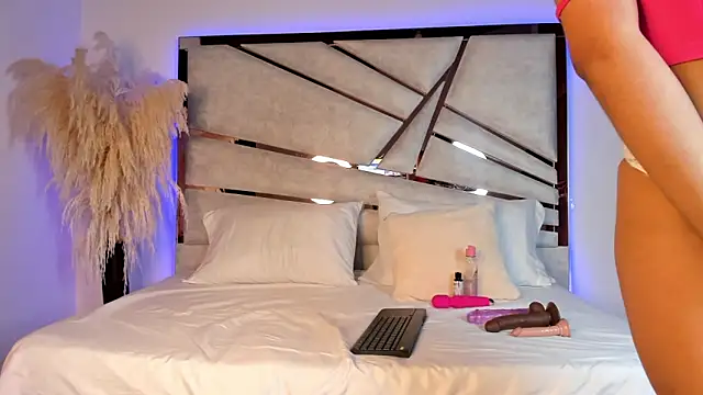 Snapshot of ssofijohnsonx chatting on 01.08.25 ssofijohnsonx online show from 01.08.25