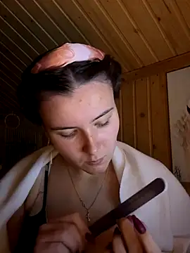 mewKate online show from 10.04.25