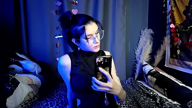 Snapshot of Hyeon_Jin chatting on 02.24.25 Hyeon Jin online show from 02.24.25