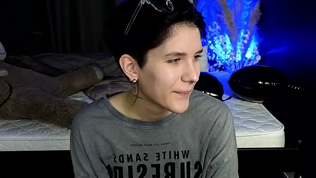 Snapshot of Hyeon_Jin chatting on 03.11.25 Hyeon Jin online show from 03.11.25