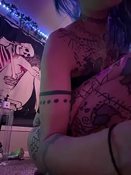 Snapshot of trashbrat chatting on 10.18.25 trashbrat online show from 10.18.25