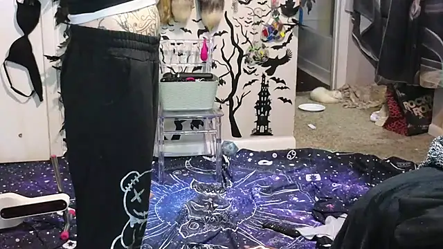 Snapshot of trashbrat chatting on 10.28.25 trashbrat online show from 10.28.25