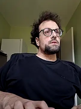 Snapshot of littlehairyman chatting on 03.07.25 littlehairyman online show from 03.07.25