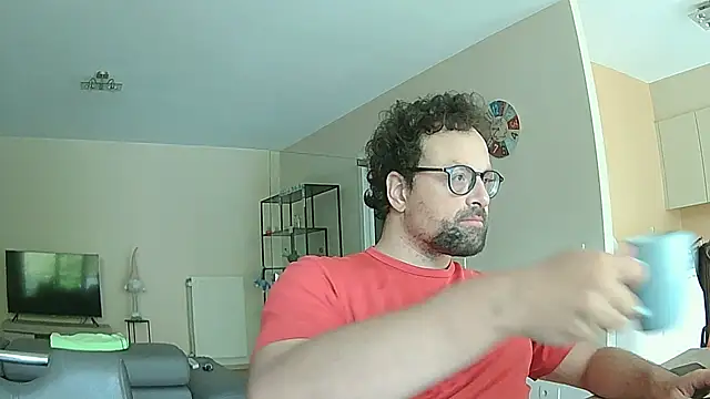 Snapshot of littlehairyman chatting on 09.10.25 littlehairyman online show from 09.10.25