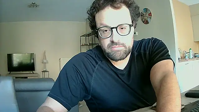 Snapshot of littlehairyman chatting on 09.22.25 littlehairyman online show from 09.22.25