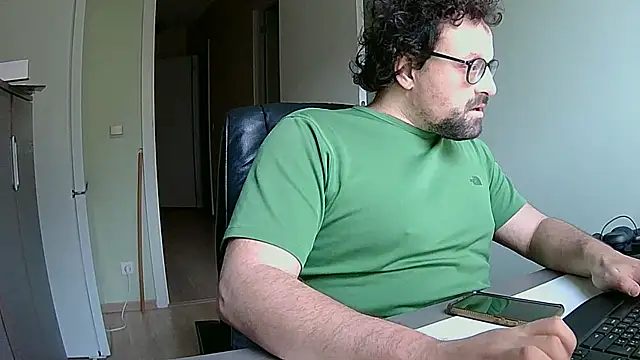 Snapshot of littlehairyman chatting on 11.03.25 littlehairyman online show from 11.03.25