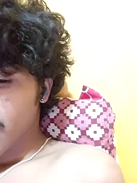 Snapshot of CosmicEmuu chatting on 01.09.25 CosmicEmuu online show from 01.09.25