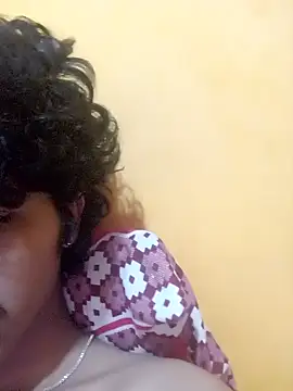 Snapshot of CosmicEmuu chatting on 01.12.25 CosmicEmuu online show from 01.12.25