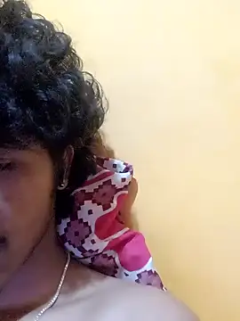 Snapshot of CosmicEmuu chatting on 01.28.25 CosmicEmuu online show from 01.28.25