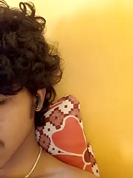 Snapshot of CosmicEmuu chatting on 02.14.25 CosmicEmuu online show from 02.14.25