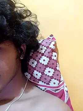 Snapshot of CosmicEmuu chatting on 02.27.25 CosmicEmuu online show from 02.27.25