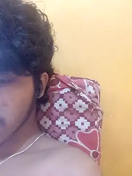 Snapshot of CosmicEmuu chatting on 09.30.25 CosmicEmuu online show from 09.30.25