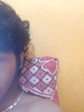 Snapshot of CosmicEmuu chatting on 10.06.25 CosmicEmuu online show from 10.06.25