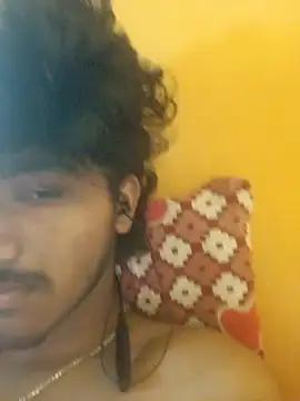 Snapshot of CosmicEmuu chatting on 11.16.25 CosmicEmuu online show from 11.16.25