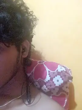 Snapshot of CosmicEmuu chatting on 02.26.26 CosmicEmuu online show from 02.26.26