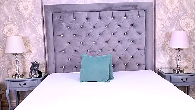 LexiRiley online show from 12.04.25