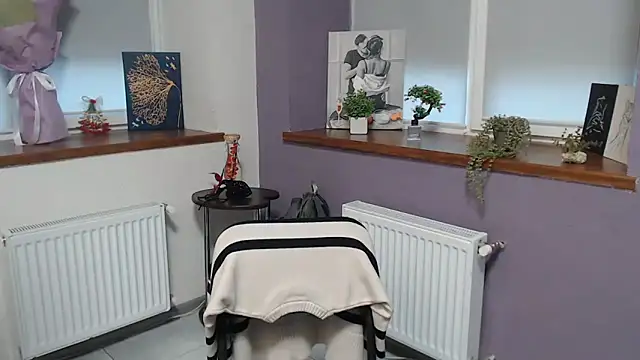 Snapshot of mini_girly chatting on 02.28.25 mini girly online show from 02.28.25