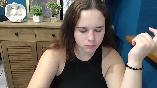 Snapshot of mini_girly chatting on 09.19.25 mini girly online show from 09.19.25