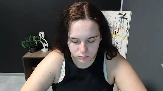 Snapshot of mini_girly chatting on 10.30.25 mini girly online show from 10.30.25