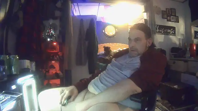 Snapshot of MacGayver1977 chatting on 03.03.25 MacGayver1977 online show from 03.03.25