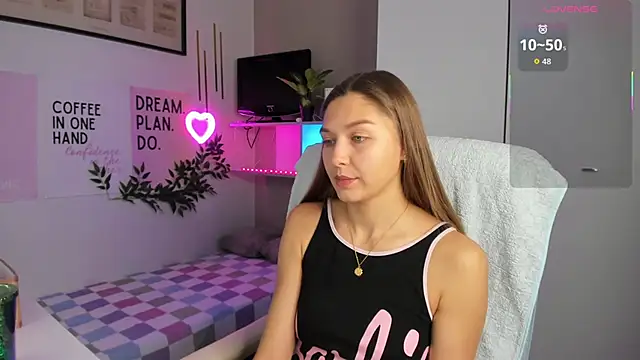 Snapshot of SofiaLolipop chatting on 11.28.25 SofiaLolipop online show from 11.28.25